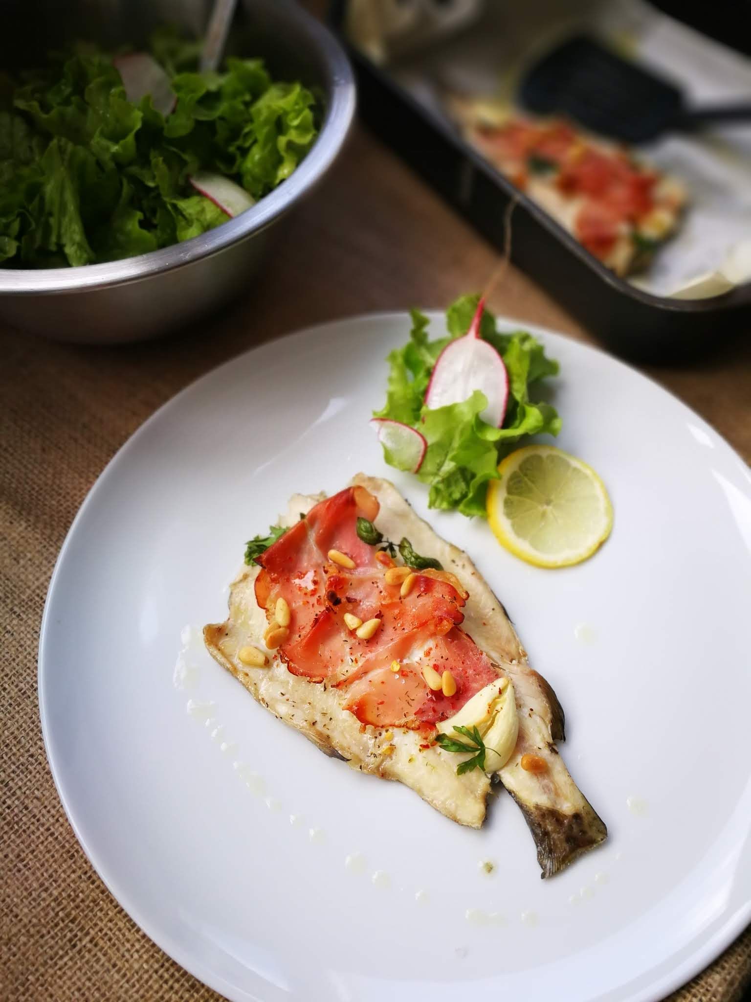 Fotografie din rețeta Surf & turf cu păstrăv și prosciutto