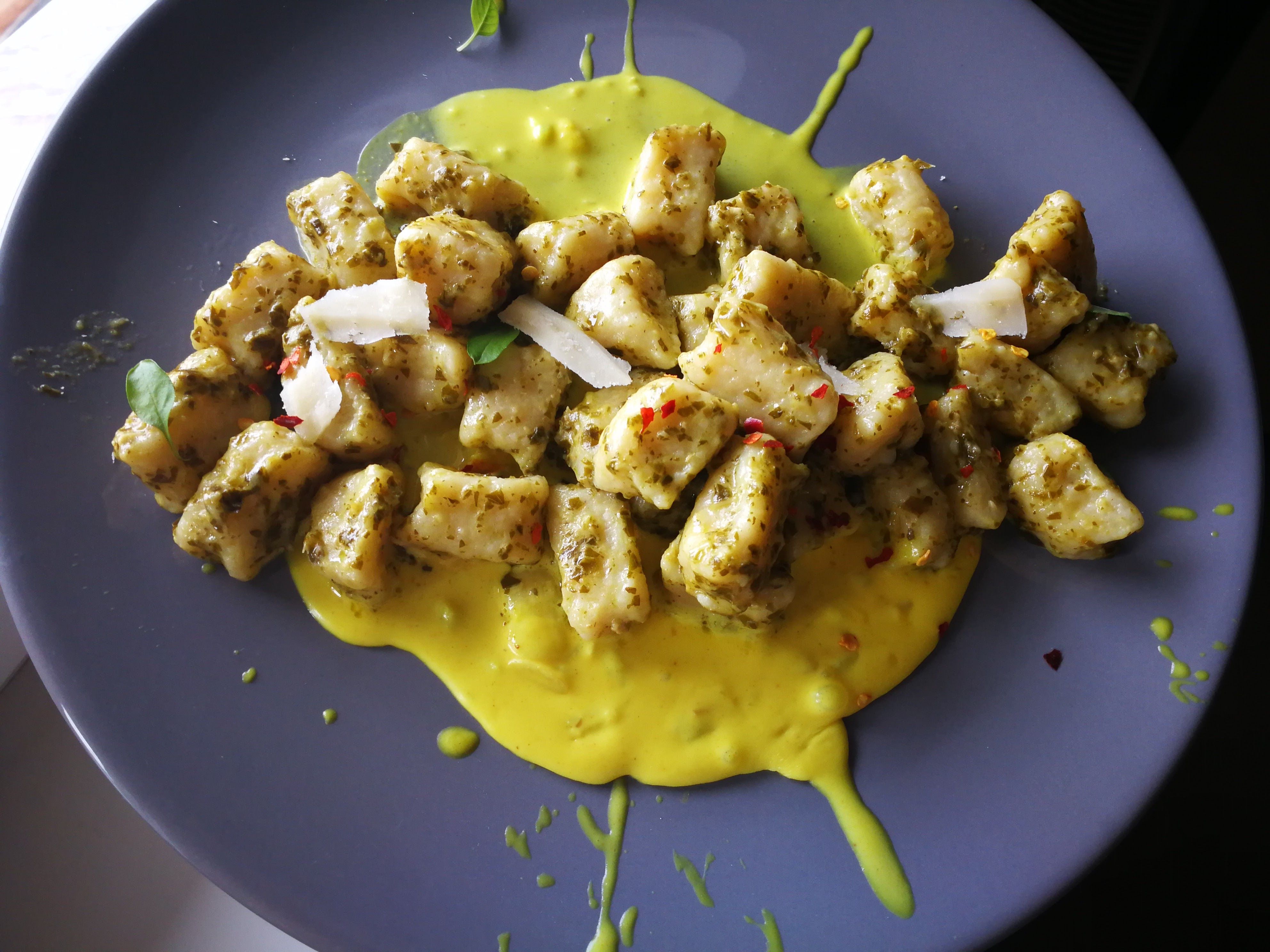 Fotografie din rețeta Gnocchi cu pesto si crema de turmeric