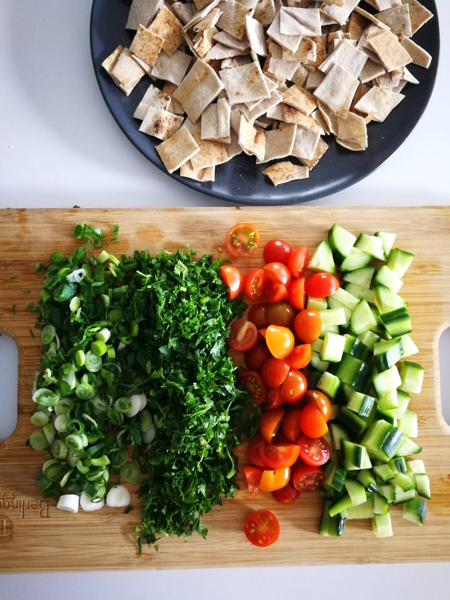 Fotografie din rețeta Salata fattoush cu lipie crocantă