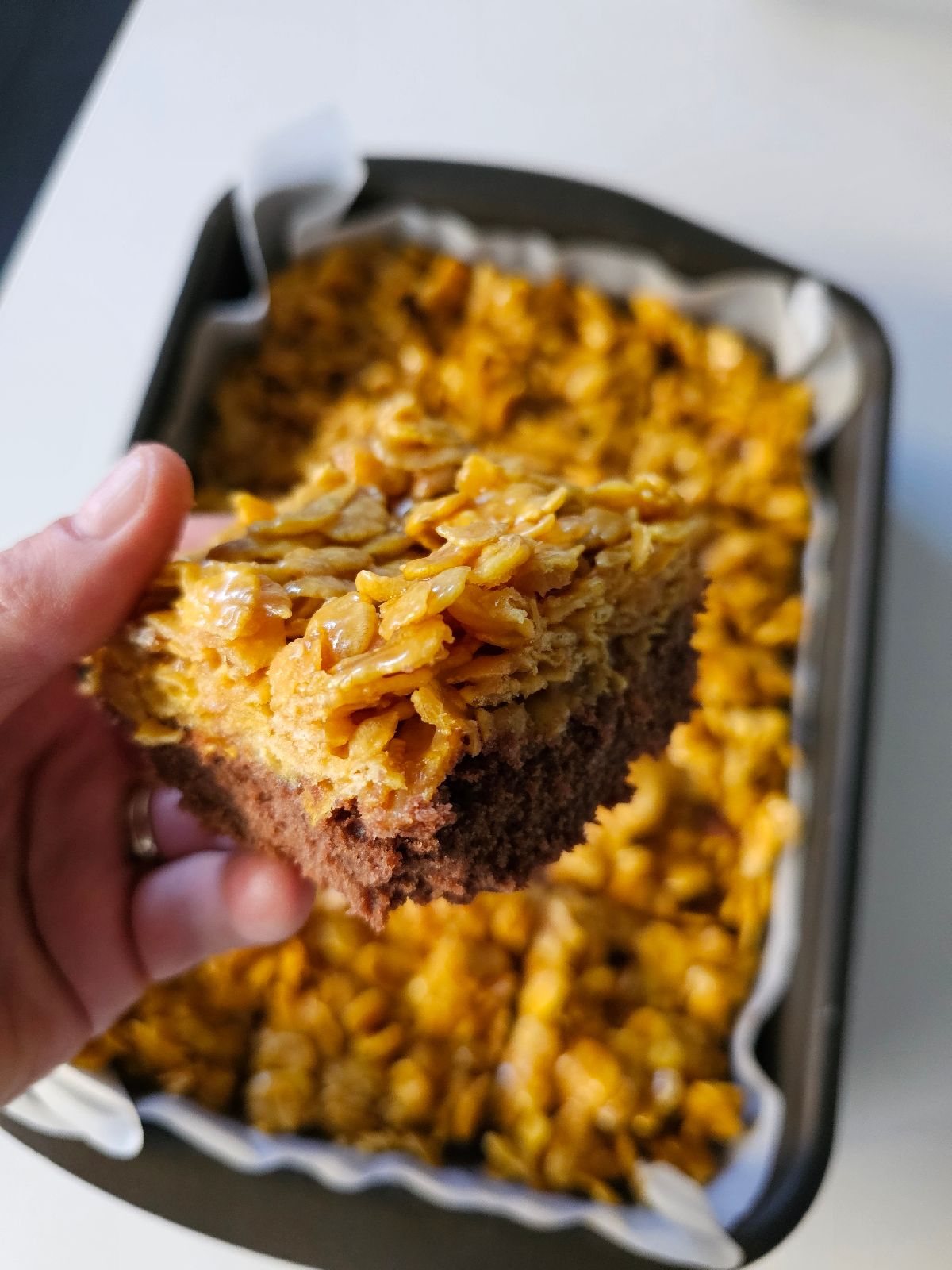 Fotografie din rețeta Brownie cu topping de caramel si fulgi de porumb