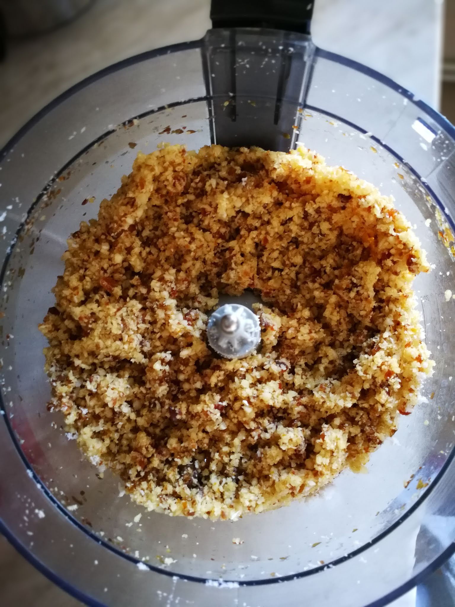 Fotografie din rețeta Cheesecake raw vegan cu topping de caramel sărat