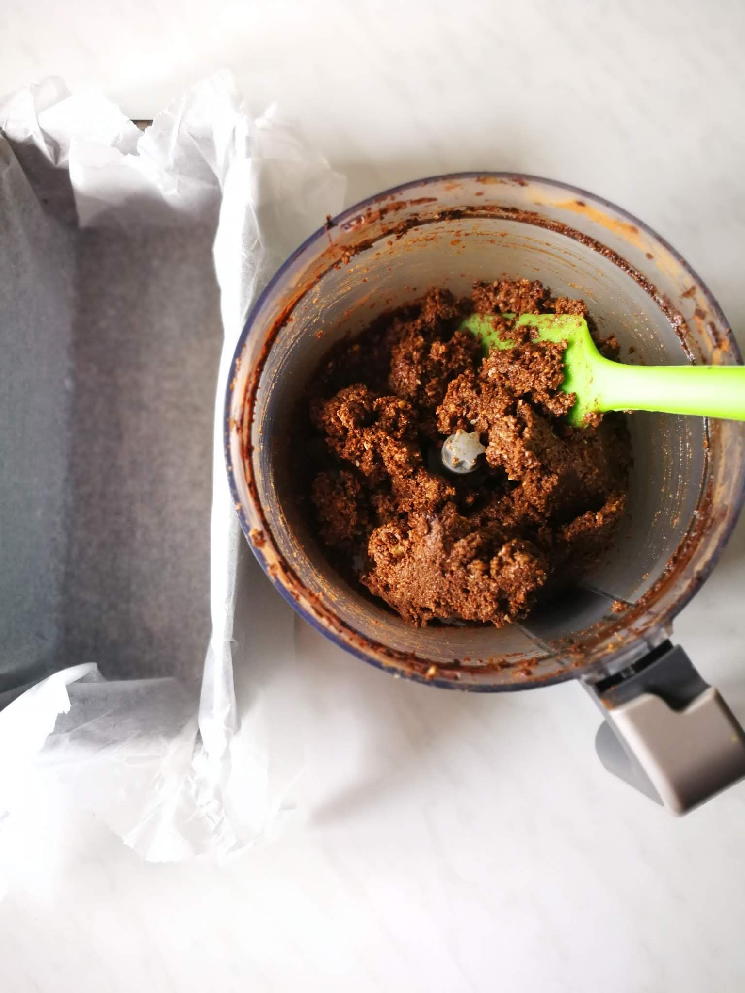 Fotografie din rețeta Chec raw vegan cu nuci și cocos
