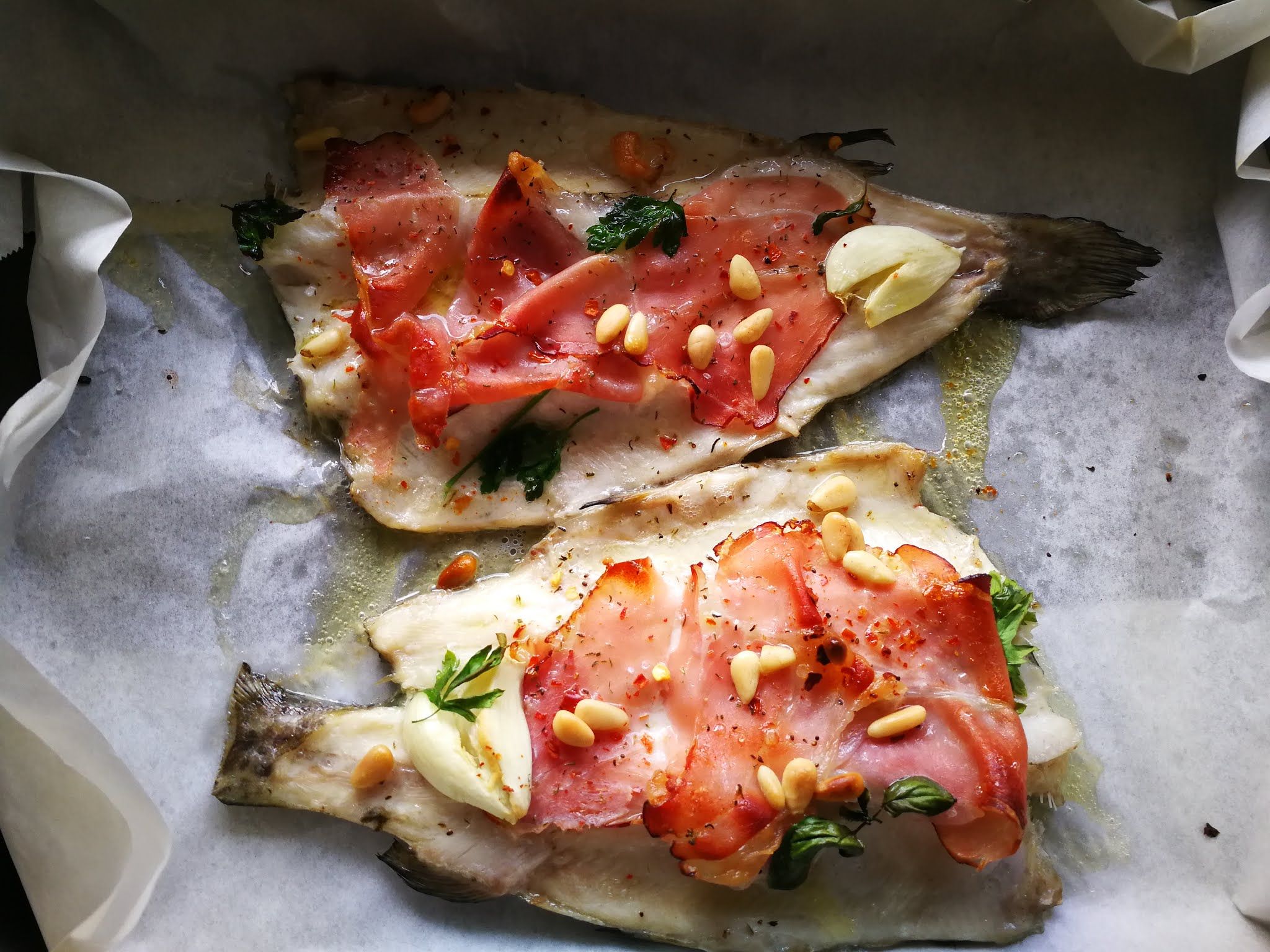 Fotografie din rețeta Surf & turf cu păstrăv și prosciutto
