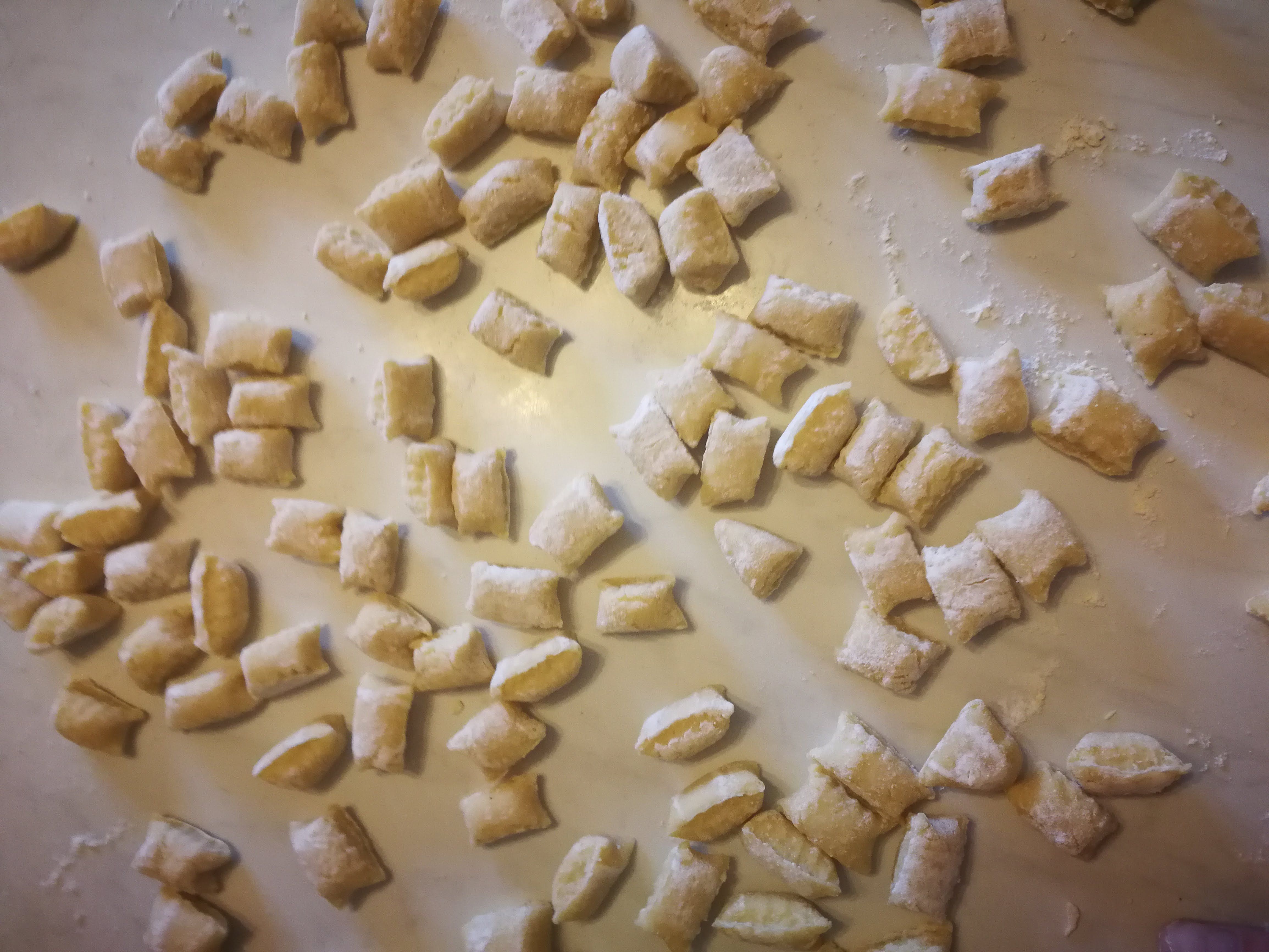 Fotografie din rețeta Gnocchi cu pesto si crema de turmeric