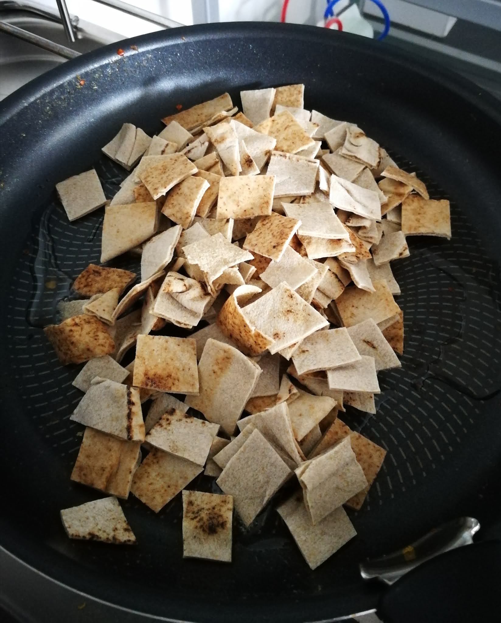 Fotografie din rețeta Salata fattoush cu lipie crocantă