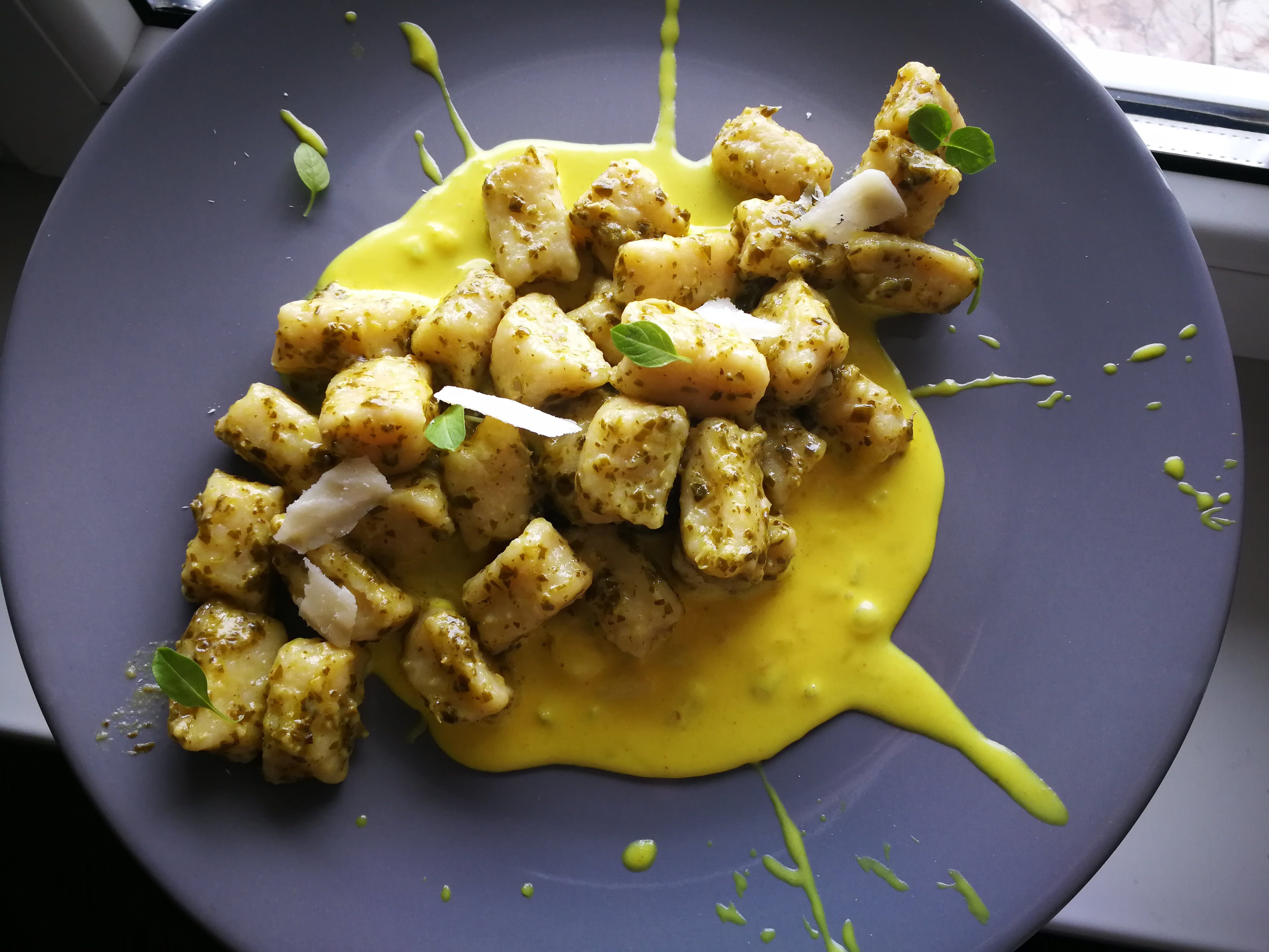 Fotografie din rețeta Gnocchi cu pesto si crema de turmeric