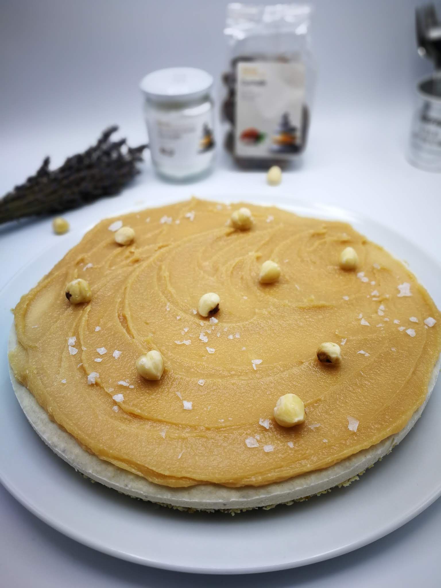 Fotografie din rețeta Cheesecake raw vegan cu topping de caramel sărat