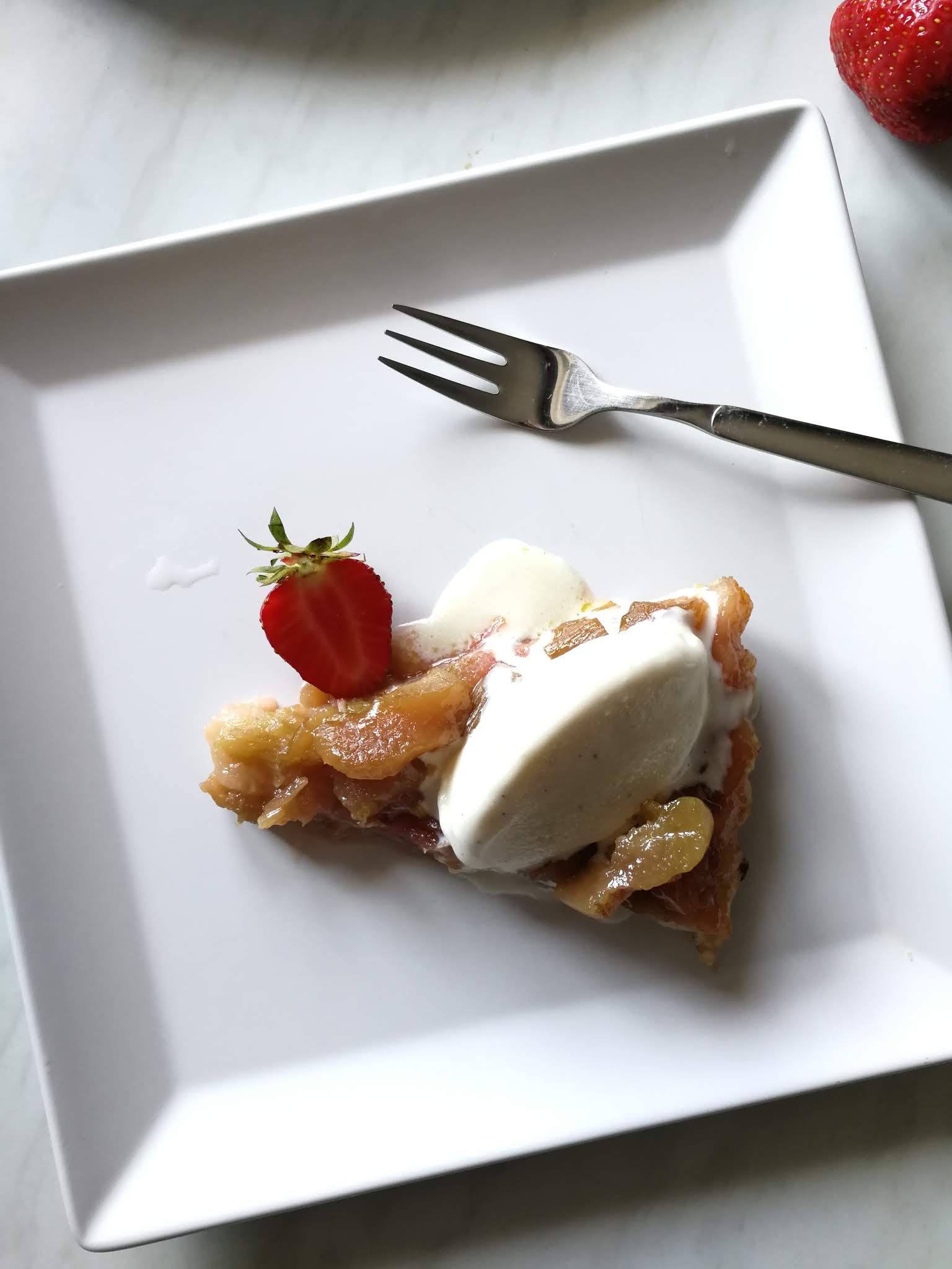 Fotografie din rețeta Tarta Tatin cu rubarba