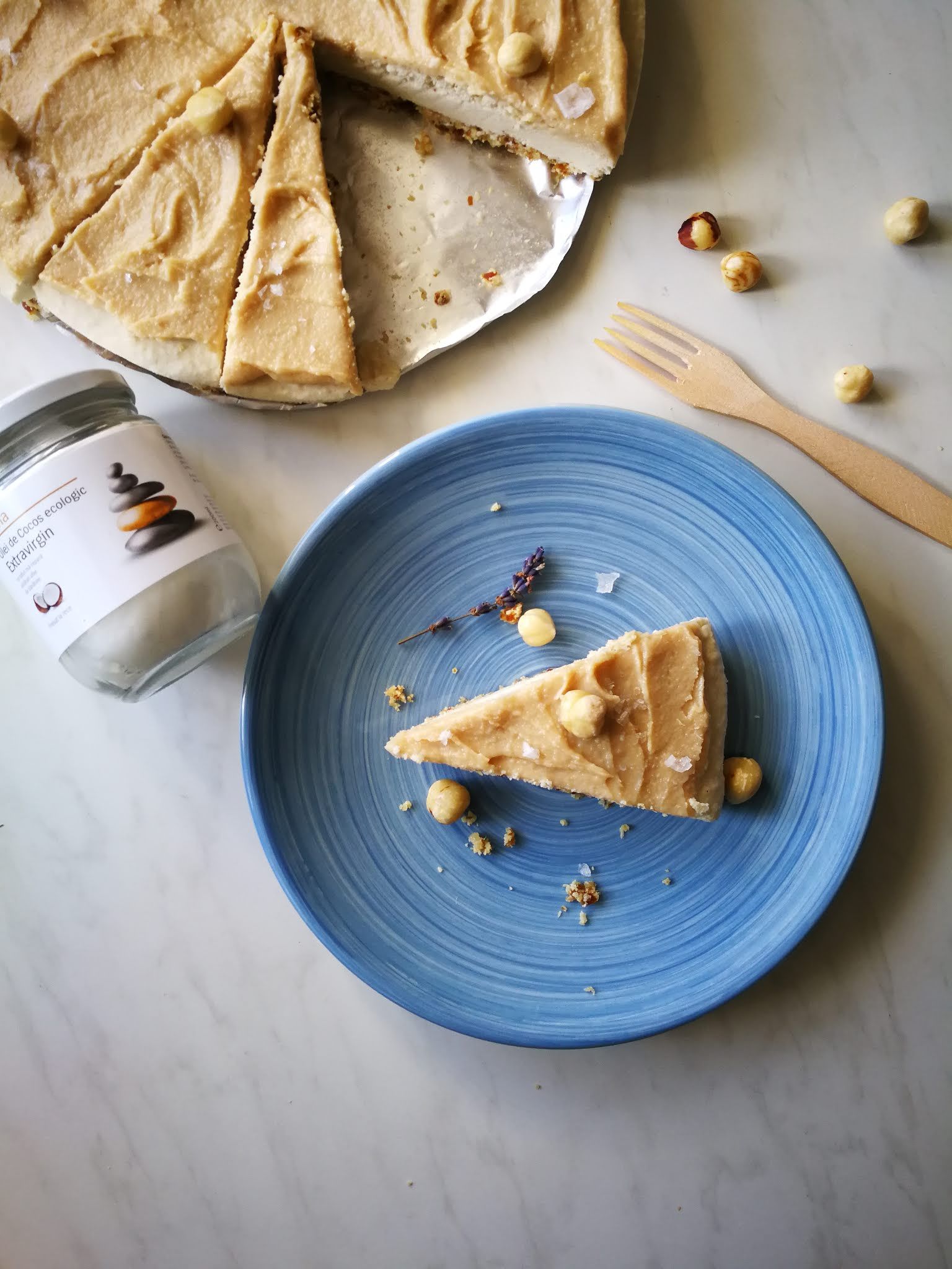 Fotografie din rețeta Cheesecake raw vegan cu topping de caramel sărat