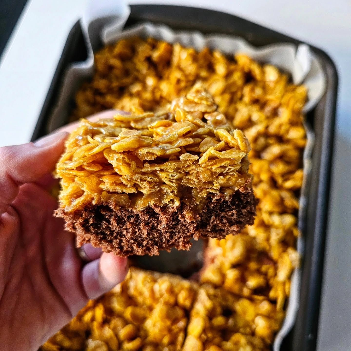Fotografie din rețeta Brownie cu topping de caramel si fulgi de porumb